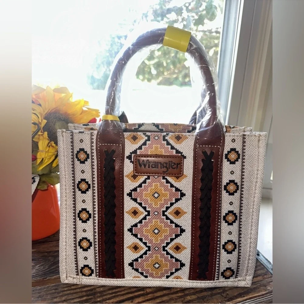 NWT! Wrangler Cream Aztec/Southwestern
Tote Handbag, Crossbody and Storage Bag - Picture 6 of 12